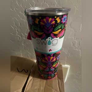Brand new swig 32 oz tumbler